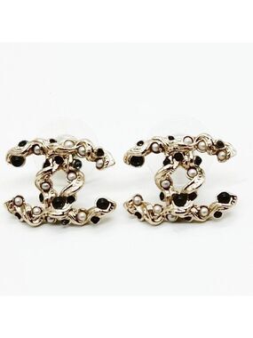 Chanel Pierced Earring Silver D18 K 499-072925